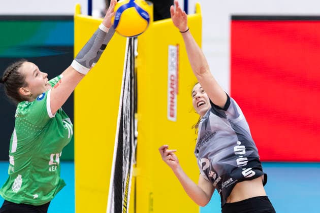 Sport Themen der Woche KW52 1. Volleyball Bundesliga Frauen: Schwarz-Weiss Erfurt vs. USC Münster; Erfurt; 27.12.2025 Amelie Strothoff ( 10; USC Münster) gegen Emilie Respaut ( 5; Schwarz-Weiss Erfurt) 1. Volleyball Bundesliga Frauen: Schwarz-Weiss Erfurt vs. USC Münster; Riethsporthalle Erfurt; 27.12.2025 *** 1 Volleyball Bundesliga Women Schwarz Weiss Erfurt vs USC Münster Erfurt 27 12 2025 Amelie Strothoff 10 USC Münster vs Emilie Respaut 5 Schwarz Weiss Erfurt 1 Volleyball Bundesliga Women Schwarz Weiss Erfurt vs USC Münster Riethsporthalle Erfurt 27 12 2025 Copyright: xBEAUTIFULxSPORTS Duehringx