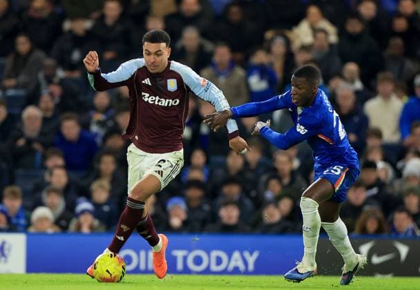 Morgan Rogers of Aston Villa in action against MoisÃ s Caicedo of Chelsea Chelsea v Aston Villa, Premier League, Football, Stamford Bridge, London, UK - 27 Dec 2025London Stamford Bridge United Kingdom EDITORIAL USE ONLY No use with unauthorised audio, video, data, fixture lists, club league logos or live services. Online in-match use limited to 120 images, no video emulation. No use in betting, games or single club league player publications.  Copyright: xGeorgexTewkesbury Shutterstockx 16213165dz