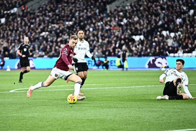 West Ham United v Fulham, Premier League West Ham United forward Jarrod Bowen (20) during the Premier League match between West Ham United and Fulham at the London Stadium, London, UK on 27 December 2025. London London Stadium UK Editorial use only DataCo restrictions apply See www.football-dataco.com , Copyright: xPaulxBockingx PSI-23477-0062