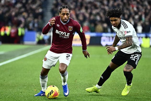 West Ham United v Fulham, Premier League West Ham United defender Kyle Walker-Peters (2) and Fulham forward Kevin (22) during the Premier League match between West Ham United and Fulham at the London Stadium, London, UK on 27 December 2025. London London Stadium UK Editorial use only DataCo restrictions apply See www.football-dataco.com , Copyright: xPaulxBockingx PSI-23477-0104