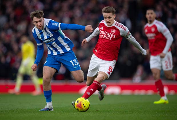 Arsenal v Brighton & Hove Albion - Premier League LONDON, ENGLAND - DECEMBER 27: Martin Odegaard of Arsenal and Jack Hinshelwood of Brighton & Hove Albion in action during the Premier League match between Arsenal and Brighton & Hove Albion at Emirates Stadium on December 27, 2025 in London, England. Martin Odegaard; Jack Hinshelwood London Emirates Stadium England United Kingdom Copyright: xVisionhausx 776340527