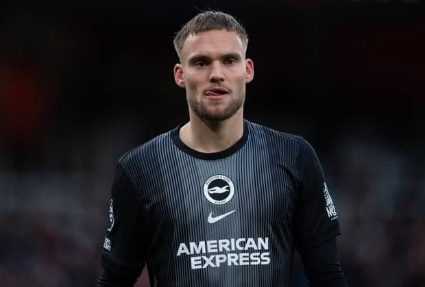 Arsenal v Brighton & Hove Albion - Premier League LONDON, ENGLAND - DECEMBER 27: Brighton & Hove Albion goalkeeper Bart Verbruggen during the Premier League match between Arsenal and Brighton & Hove Albion at Emirates Stadium on December 27, 2025 in London, England. Bart Verbruggen London Emirates Stadium England United Kingdom Copyright: xVisionhausx 776340527