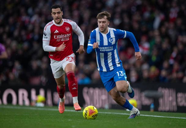 Arsenal v Brighton & Hove Albion - Premier League LONDON, ENGLAND - DECEMBER 27: Jack Hinshelwood of Brighton & Hove Albion and Mikel Merino of Arsenal in action during the Premier League match between Arsenal and Brighton & Hove Albion at Emirates Stadium on December 27, 2025 in London, England. Jack Hinshelwood; Mikel Merino London Emirates Stadium England United Kingdom Copyright: xVisionhausx 776340527