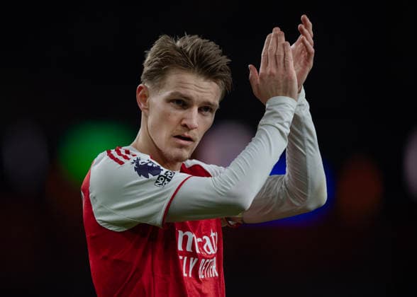 Arsenal v Brighton & Hove Albion - Premier League LONDON, ENGLAND - DECEMBER 27: Martin Odegaard of Arsenal acknowledges the fans after the Premier League match between Arsenal and Brighton & Hove Albion at Emirates Stadium on December 27, 2025 in London, England. Martin Odegaard London Emirates Stadium England United Kingdom Copyright: xVisionhausx 776340527