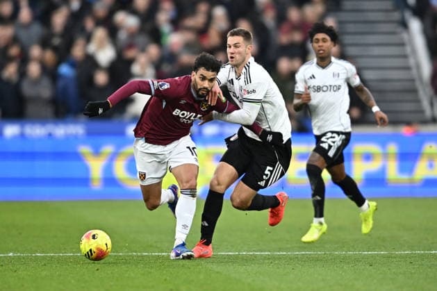 West Ham United v Fulham, Premier League West Ham United midfielder Lucas Paqueta (10) and Fulham defender Joachim Andersen (5)during the Premier League match between West Ham United and Fulham at the London Stadium, London, UK on 27 December 2025. London London Stadium UK Editorial use only DataCo restrictions apply See www.football-dataco.com , Copyright: xPaulxBockingx PSI-23477-0220
