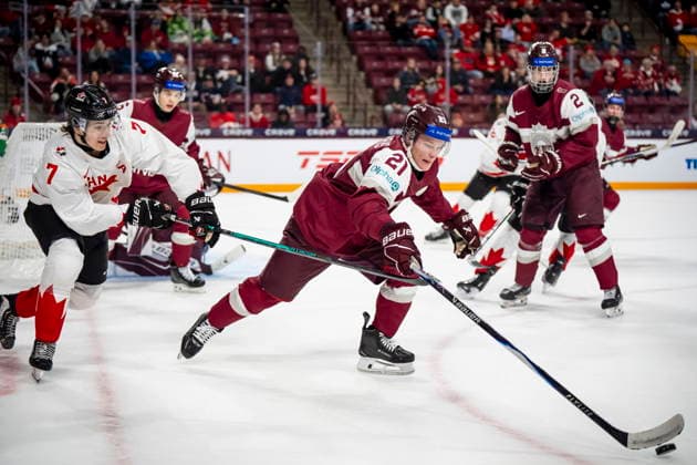 December 27, 2025, Minneapolis, Mn, Canada: Canada s Michael Misa (7) and Latvia s Krists Retanais (21) reach for the puck during third period IIHF World Junior Championship hockey action, in Minneapolis, Saturday, Dec. 27, 2025. Canada News - December 27, 2025  - ZUMAc35_ 20251227_zaf_c35_106 Copyright: xChristopherxKatsarovx