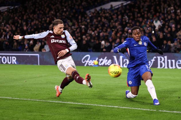 Chelsea v Aston Villa 27 December 2025, London - Premier League Football - Chelsea v Aston Villa - Jamie Gittens of Chelsea and Matty Cash of Aston Villa - Photo: Jacques Feeney Offside. London UK Copyright: xJacquesxFeeneyx xOffsidexOffside