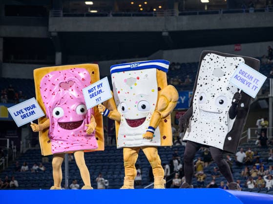 Sport Themen der Woche KW52 December 27, 2025: Pop Tarts wait to be toasted after the second half Pop Tarts Bowl BYU Cougars vs Georgia Tech Yellow Jackets BYU defeated Georgia Tech 25-21 at Camping World Stadium in Orlando, FL. Romeo T Guzman Cal Media Orlando USA - ZUMAcg2_ 20251227_faf_cg2_064 Copyright: xRomeoxGuzmanx