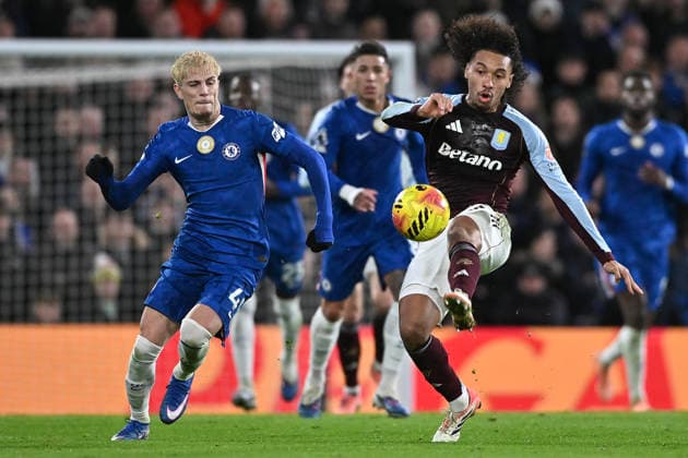 (251228) -- LONDON, Dec. 28, 2025 -- Boubacar Kamara (R) of Aston Villa battles with Alejandro Garnacho of Chelsea during the English Premier League match between Chelsea and Aston Villa in London, Britain, Dec. 27, 2025. (SP)BRITAIN-LONDON-FOOTBALL-FA PREMIER LEAGUE-CHELSEA VS ASTON VILLA LixYing 
