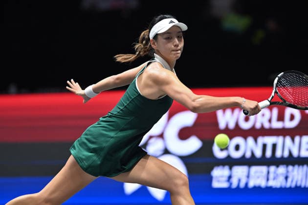 SHENZHEN, CHINA - DECEMBER 27: Wang Xinyu of China returns a shot in the Women s Singles match against Iga Swiatek of Poland on day 2 of the 2025 World Tennis Continental Cup at Shenzhen Universiade Center on December 27, 2025 in Shenzhen, Guangdong Province of China.  Copyright: xVCGx 111612196358