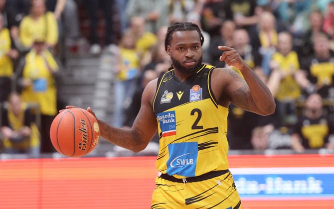 Ludwigsburg , easyCredit Basketball Bundesliga MHP Riesen Ludwigsburg vs. Science City Jena , Tray Buchanan ( Riesen )
