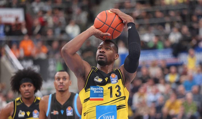Ludwigsburg , easyCredit Basketball Bundesliga MHP Riesen Ludwigsburg vs. Science City Jena , Yorman Polas Bartolo ( Riesen )