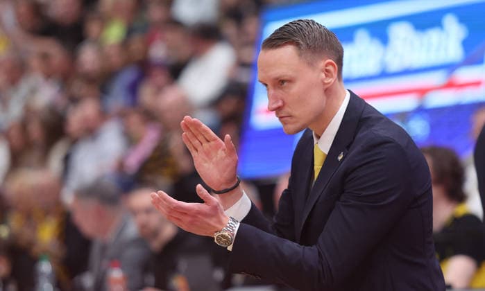 Ludwigsburg , easyCredit Basketball Bundesliga MHP Riesen Ludwigsburg vs. Science City Jena , Trainer Mikko Riipinen ( Riesen )