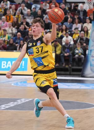 Ludwigsburg , easyCredit Basketball Bundesliga MHP Riesen Ludwigsburg vs. Science City Jena , Julias Baumer ( Riesen )