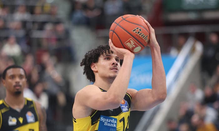 Ludwigsburg , easyCredit Basketball Bundesliga MHP Riesen Ludwigsburg vs. Science City Jena , Lenny Anigbata ( Riesen )