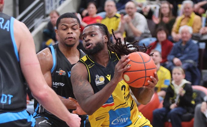 Ludwigsburg , easyCredit Basketball Bundesliga MHP Riesen Ludwigsburg vs. Science City Jena , Tray Buchanan ( Riesen )