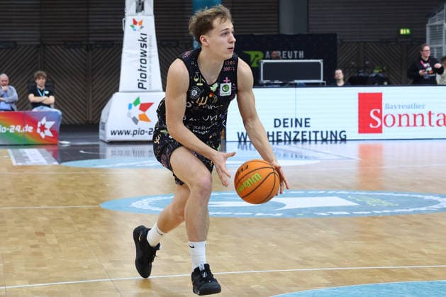 15. Spieltag der Basketball 2. Bundesliga ProA in der Oberfrankenhalle in Bayreuth Saison 2025-2026 BBC Bayreuth gegen Uni Baskets Münster Thore Dilschmann (Uni Baskets Münster) -6-