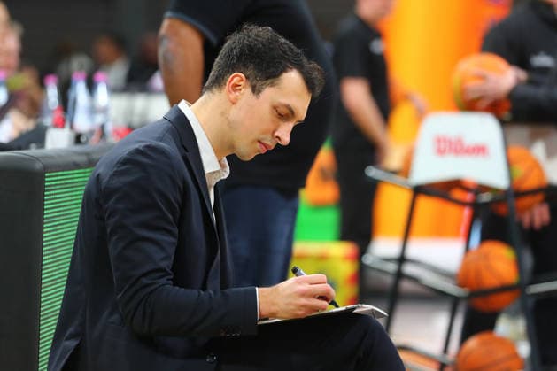 15. Spieltag der Basketball 2. Bundesliga ProA in der Oberfrankenhalle in Bayreuth Saison 2025-2026 BBC Bayreuth gegen Uni Baskets Münster Lukas Hofer (BBC Bayreuth Trainer)