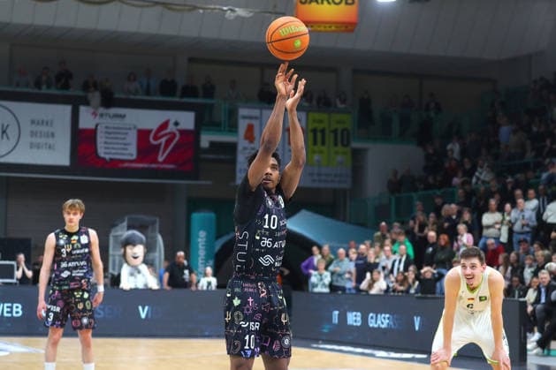 15. Spieltag der Basketball 2. Bundesliga ProA in der Oberfrankenhalle in Bayreuth Saison 2025-2026 BBC Bayreuth gegen Uni Baskets Münster Lamont Jukian Larry (Uni Baskets Münster) -10-