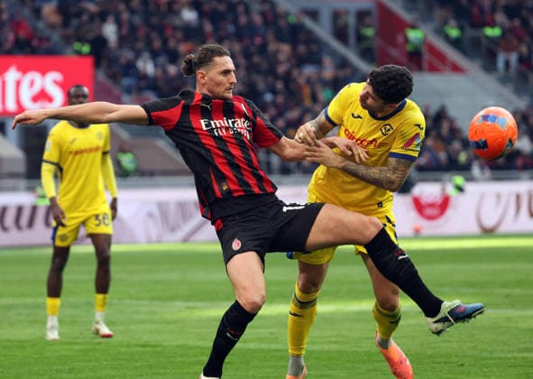 December 28, 2025, Milan, ITALY: Ac Milan s Adrien Rabiot (L) challenges for the ball with Verona™s Unai Nunez during the Italian serie A soccer match between Milan and Verona at Giuseppe Meazza stadium in Milan, Italy, 28 December 2025..ANSA MATTEO BAZZI Serie A: Milan Vs Verona  - ZUMAa110 20251228_zaf_a110_008 Copyright: xMatteoxBazzix