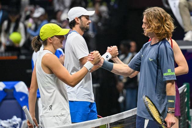 SHENZHEN, CHINA - DECEMBER 28: Iga Swiatek of Poland and Valentin Vacherot of Monaco shake hands with Elena Rybakina of Kazakhstan and Andrey Rublev in the Mixed Doubles match on day 3 of the 2025 World Tennis Continental Cup at Shenzhen Universiade Center on December 28, 2025 in Shenzhen, Guangdong Province of China.  Copyright: xVCGx 111612347919