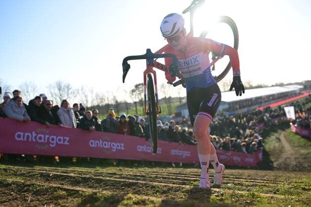 Dutch Puck Pieterse pictured in action during the women s elite race at the World Cup cyclocross cycling event in Dendermonde, Belgium, stage 8 (out of 12) of the UCI World Cup cyclocross competition, Sunday 28 December 2025. DAVIDxPINTENS  x151924792x