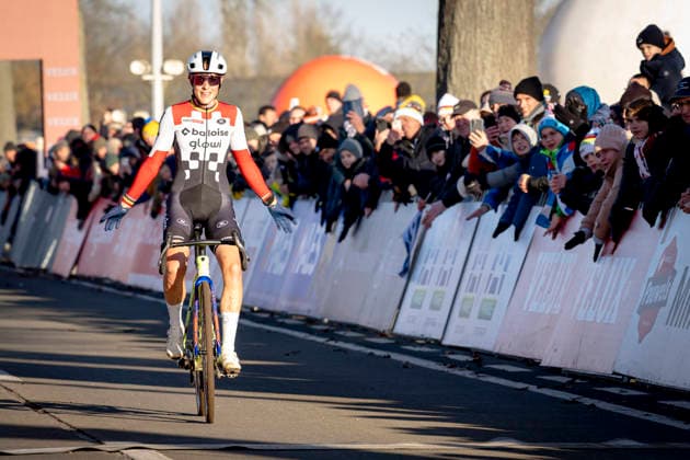 Lucinda Brand BALOISE GLOWI LIONS wins the cucle-cross during the UCI Cyclo-cross World Cup 2025 Woman in DENDERMONDE, Belgium on 28 december 2025, (photo by Marcel van Dorst EYE4images DeFodi Images) -