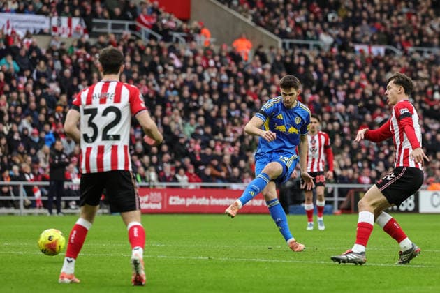 Premier League Sunderland v Leeds United Anton Stach of Leeds United shoots on goal during the Premier League match Sunderland vs Leeds United at Stadium Of Light, Sunderland, United Kingdom, 28th December 2025 (Photo by Alfie Cosgrove News Images) Sunderland Stadium Of Light Tyne and Wear United Kingdom Copyright: xAlfiexCosgrove NewsxImagesx