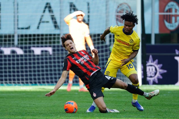 28th December2025; Stadio San Siro, Milan, Italy, Serie A Football, AC Milan versus Hellas Verona; Samuele Ricci of AC Milan under pressure from Gift Orban of Hellas Verona FC  EmanuelexPennacchio