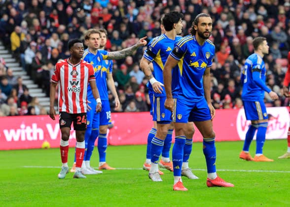 Sunderland v Leeds United Premier League Dominic Calvert-Lewin of Leeds United (second from right) defends at a a corner during the Premier League match at the Stadium of Light, Sunderland 28 12 2025 UK Newspapers OUT Copyright: xFredxPalmerx FIL-22706-0066