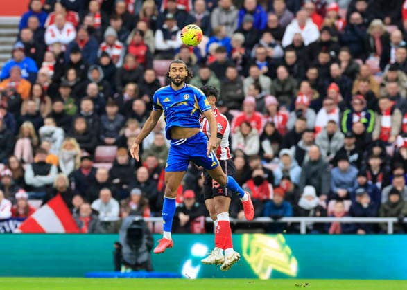 Sunderland v Leeds United Premier League Dominic Calvert-Lewin of Leeds United competes for a header with Omar Alderete of Sunderland during the Premier League match at the Stadium of Light, Sunderland 28 12 2025 UK Newspapers OUT Copyright: xFredxPalmerx FIL-22706-0070