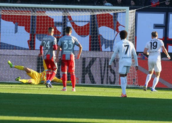 Napoli. Rasmus Hojlund goal 0-1 during the Serie A soccer match between Cremonese and Napoli at the Giovanni Zini in Cremona, north west Italy - Sabato, 28 Dicembre 2025. - Soccer .  Copyright: xAlbertoxMariani LaPressex