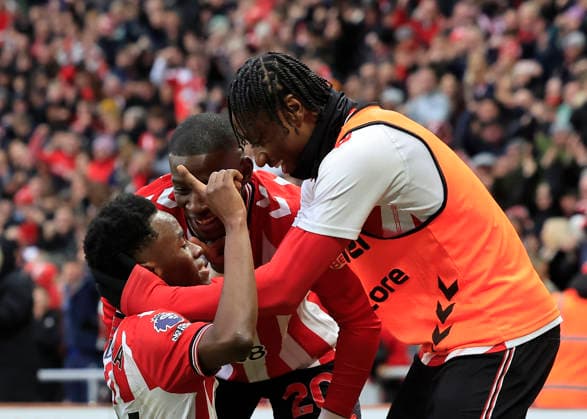 Sunderland v Leeds United Premier League Simon Adingra of Sunderland celebrates scoring his teams first goal with team mates during the Premier League match at the Stadium of Light, Sunderland 28 12 2025 UK Newspapers OUT Copyright: xFredxPalmerx FIL-22706-0075