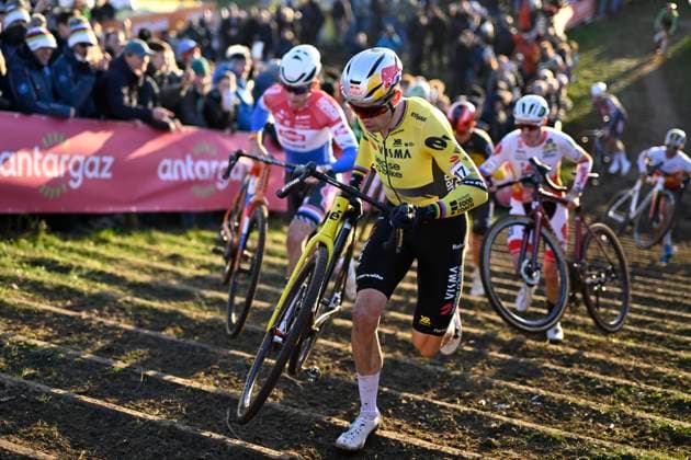 UCI Cyclocross World Cup 2025-2026 Dendermonde DENDERMONDE, BELGIUM - DECEMBER 28 : Van Aert Wout (BEL) of Team Visma Lease A Bike during the 8th leg of the Dendermonde UCI Cyclocross World Cup 2025-2026 a cyclocross race for Men Elite on December 28, 2025 in Dendermonde, Belgium, 28 12 2025 ( Dendermonde Belgium  Copyright: xNicoxVereeckenx