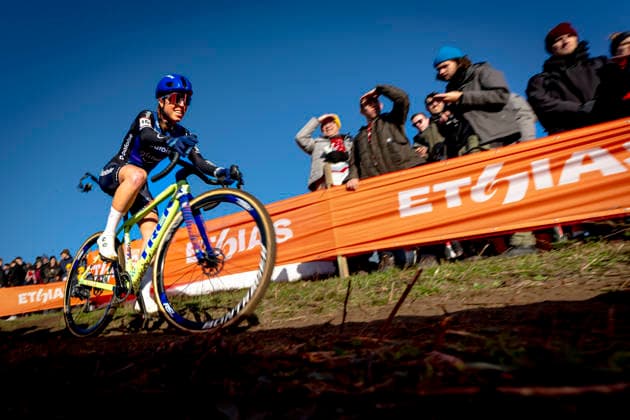 Shirin van Anrooij BALOISE GLOWI LIONS during the UCI Cyclo-cross World Cup 2025 Woman in DENDERMONDE, Belgium on 28 december 2025, (photo by Marcel van Dorst EYE4images DeFodi Images) -