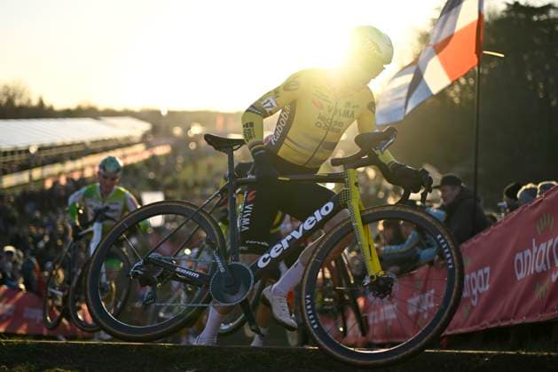 UCI Cyclocross World Cup 2025-2026 Dendermonde DENDERMONDE, BELGIUM - DECEMBER 28 : Van Aert Wout (BEL) of Team Visma Lease A Bike during the 8th leg of the Dendermonde UCI Cyclocross World Cup 2025-2026 a cyclocross race for Men Elite on December 28, 2025 in Dendermonde, Belgium, 28 12 2025 ( Dendermonde Belgium  Copyright: xNicoxVereeckenx