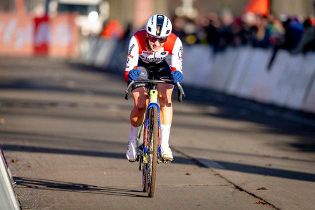 Lucinda Brand BALOISE GLOWI LIONS during the UCI Cyclo-cross World Cup 2025 Woman in DENDERMONDE, Belgium on 28 december 2025, (photo by Marcel van Dorst EYE4images DeFodi Images) -