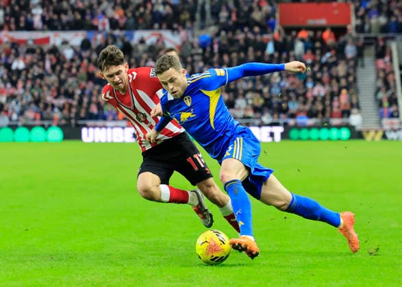 Sunderland v Leeds United Premier League Gabriel Gudmundsson of Leeds United (right) shields the ball from Chris Rigg of Sunderland during the Premier League match at the Stadium of Light, Sunderland 28 12 2025 UK Newspapers OUT Copyright: xFredxPalmerx FIL-22706-0134
