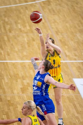 Basketball Berlin 28.12.2025 Saison 2025 2026 DBBL 1. Bundesliga Alba Berlin - BC Pharmaserv Marburg Jo Raflo (Alba, No.09) Lea Debeljak (Marburg, No.20)