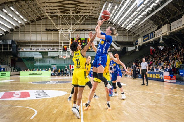 Basketball Berlin 28.12.2025 Saison 2025 2026 DBBL 1. Bundesliga Alba Berlin - BC Pharmaserv Marburg Caitlyn Jones (Marburg, No.25)