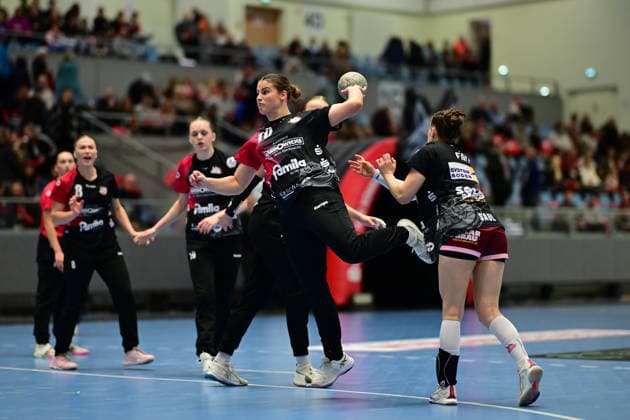 Handball I Frauen I Saison 2025-2026 I 2. HBF I 11. Spieltag I HL Buchholz 08-Rosengarten - HC Leipzig I 28.12.2025 Wurf Tine Hinz (10, HL Buchholz 08-Rosengarten) Hamburg CU Arena, CU-Arena Niedersachsen Deutschland Copyright: xLobeca FelixxSchlikisx