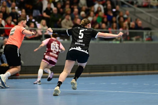 Handball I Frauen I Saison 2025-2026 I 2. HBF I 11. Spieltag I HL Buchholz 08-Rosengarten - HC Leipzig I 28.12.2025 Jubel, Begeisterung, Enthusiasmus, Euphorie, Freude, Glücksgefühl, Heiterkeit bei: Kim-Angelina Lang (5, HC Leipzig) Hamburg CU Arena, CU-Arena Niedersachsen Deutschland Copyright: xLobeca FelixxSchlikisx