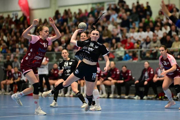 Handball I Frauen I Saison 2025-2026 I 2. HBF I 11. Spieltag I HL Buchholz 08-Rosengarten - HC Leipzig I 28.12.2025 Wurf Lisa Lammich (76, HC Leipzig) Hamburg CU Arena, CU-Arena Niedersachsen Deutschland Copyright: xLobeca FelixxSchlikisx