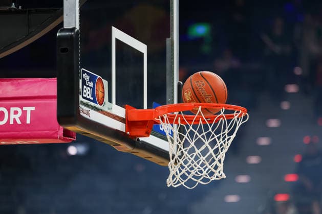 Der Ball der easycredit BBL im Korb, GER, FC Bayern Basketball vs. Vet Concept Gladiators Trier, Basketball, easycredit Basketball Bundesliga, 11. Spieltag, Saison 2025 2026, 28.12.2025, GER, FC Bayern Basketball vs. Vet Concept Gladiators Trier, Basketball, easycredit Basketball Bundesliga, 11. Spieltag, Saison 2025 2026, 28.12.2025 Muenchen Copyright: xEibner-Pressefoto JennixMaulx EP_JML