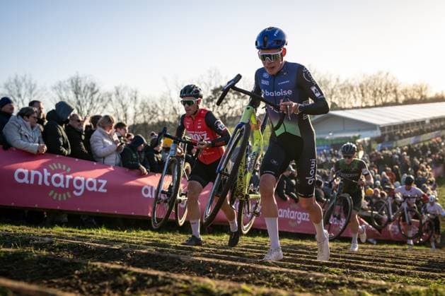 Dutch Pim Ronhaar pictured in action during the men s elite race at the World Cup cyclocross cycling event in Dendermonde, Belgium, stage 8 (out of 12) of the UCI World Cup cyclocross competition, Sunday 28 December 2025. DAVIDxPINTENS  x151956185x
