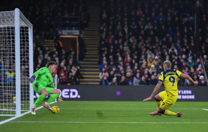Crystal Palace v Tottenham Hotspur Premier League Richarlison of Tottenham Hotspur scores a goal ruled out for offside during the Premier League match at Selhurst Park, London 28 12 2025 UK Newspapers OUT Copyright: xMalcolmxFellx FIL-22705-0017