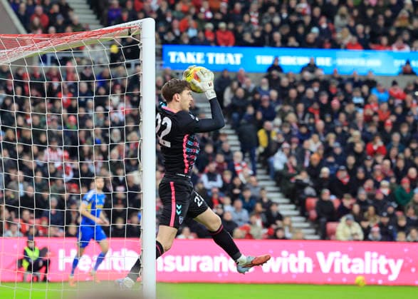 Sunderland v Leeds United Premier League Robin Roefs of Sunderland catches a shot during the Premier League match at the Stadium of Light, Sunderland 28 12 2025 UK Newspapers OUT Copyright: xFredxPalmerx FIL-22706-0193