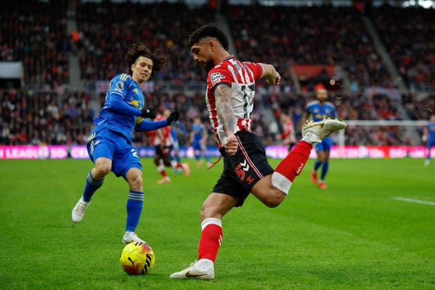 Sunderland v Leeds United, Premier League Omar Alderete of Sunderland clears whilst under pressure from Ao Tanaka of Leeds United during the Premier League match between Sunderland and Leeds United at the Stadium Of Light, Sunderland, UK on 28 December 2025. Sunderland Stadium Of Light Tyne and Wear UK Editorial use only DataCo restrictions apply See www.football-dataco.com , Copyright: xCraigxCowanx PSI-23476-0089