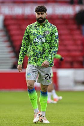 NOTTINGHAM, ENGLAND - DECEMBER 27: Josko Gvardiol of Manchester City warms up ahead of the Premier League match between Nottingham Forest and Manchester City at City Ground on December 27, 2025 in Nottingham, England. (Photo by James Holyoak) SPO 
