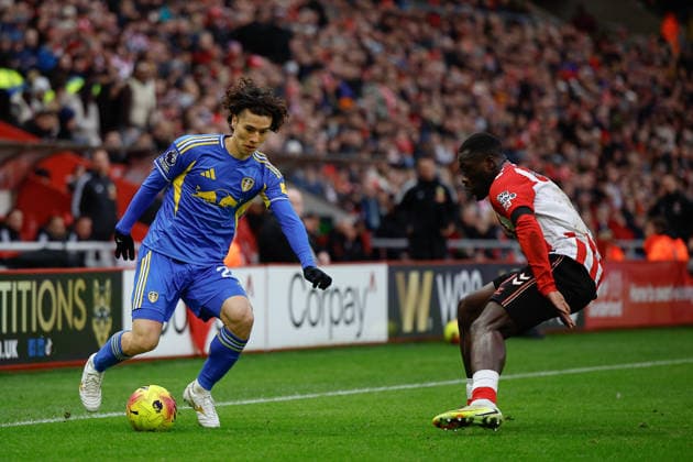 Sunderland v Leeds United, Premier League Ao Tanaka of Leeds United under pressure from Brian Brobbey of Sunderland during the Premier League match between Sunderland and Leeds United at the Stadium Of Light, Sunderland, UK on 28 December 2025. Sunderland Stadium Of Light Tyne and Wear UK Editorial use only DataCo restrictions apply See www.football-dataco.com , Copyright: xCraigxCowanx PSI-23476-0090